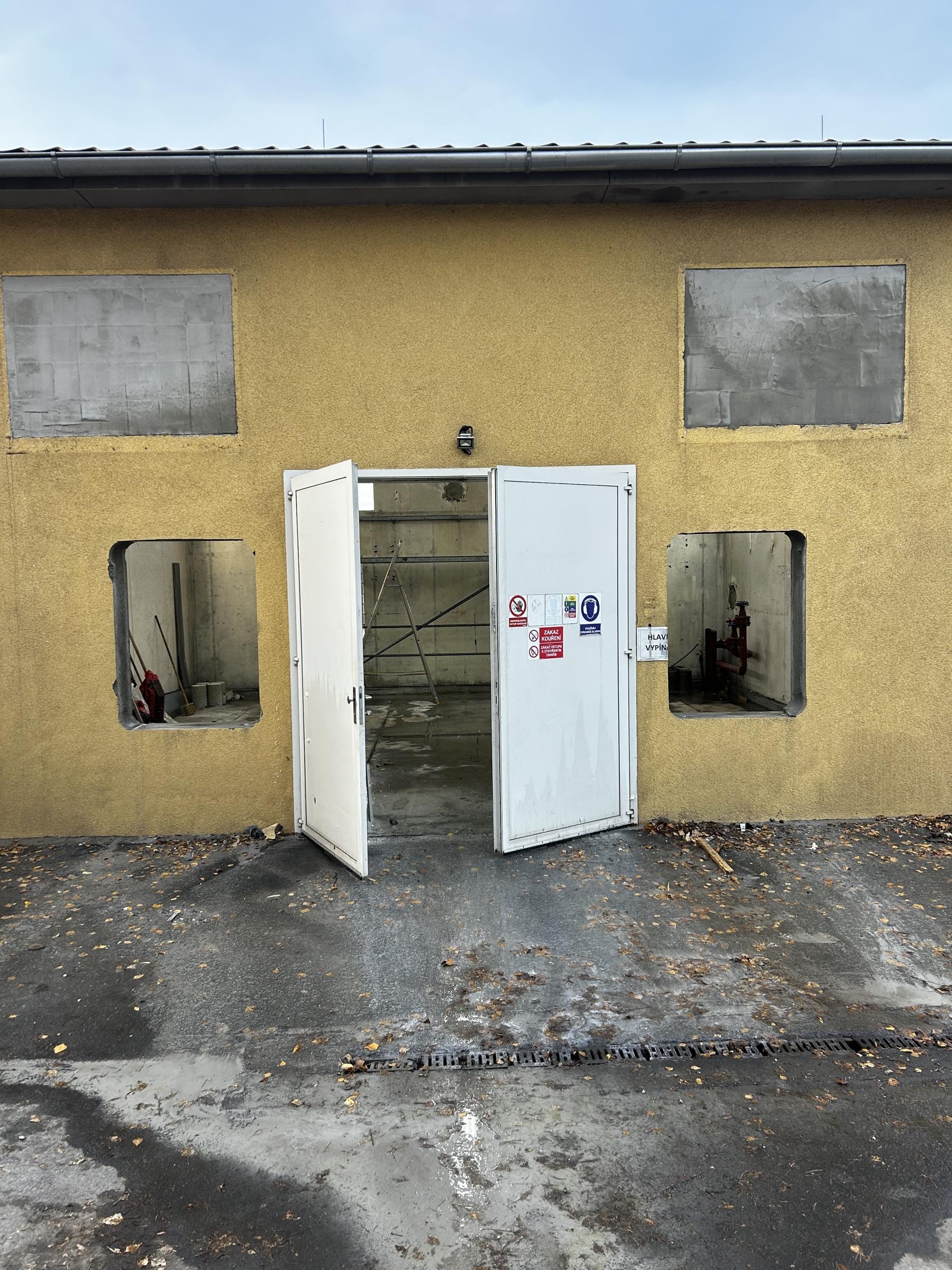 Vytvoření okenních otvorů do železobetonové monolitické obvodové stěny hl.300mm