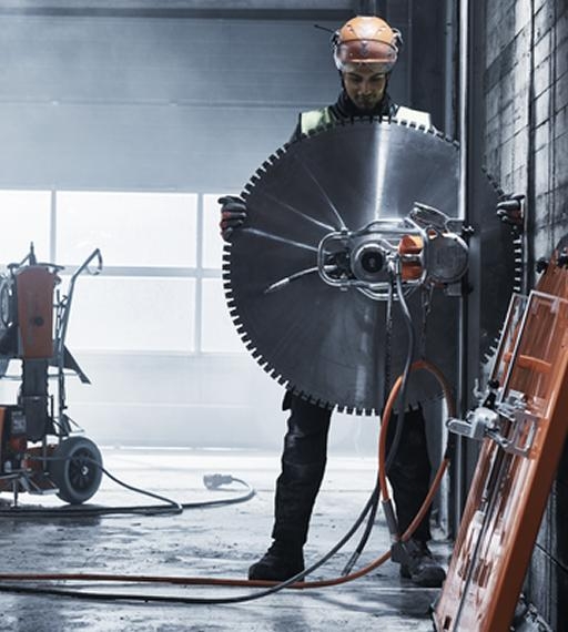 Práce se stěnovou pilou